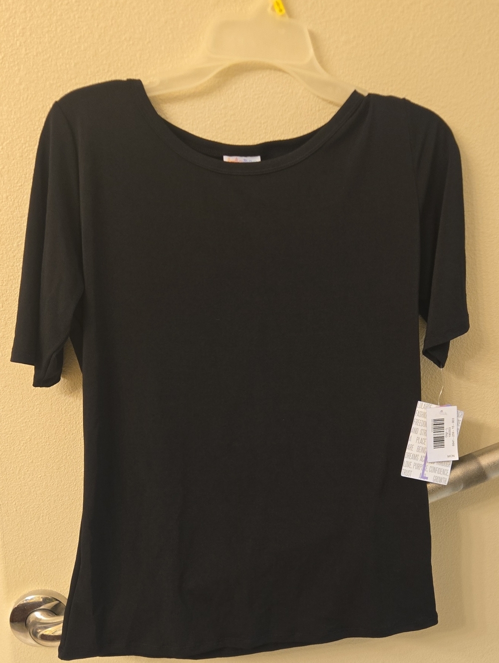 LuLaRoe Gigi Black Short Sleeve Crew Neck Tee